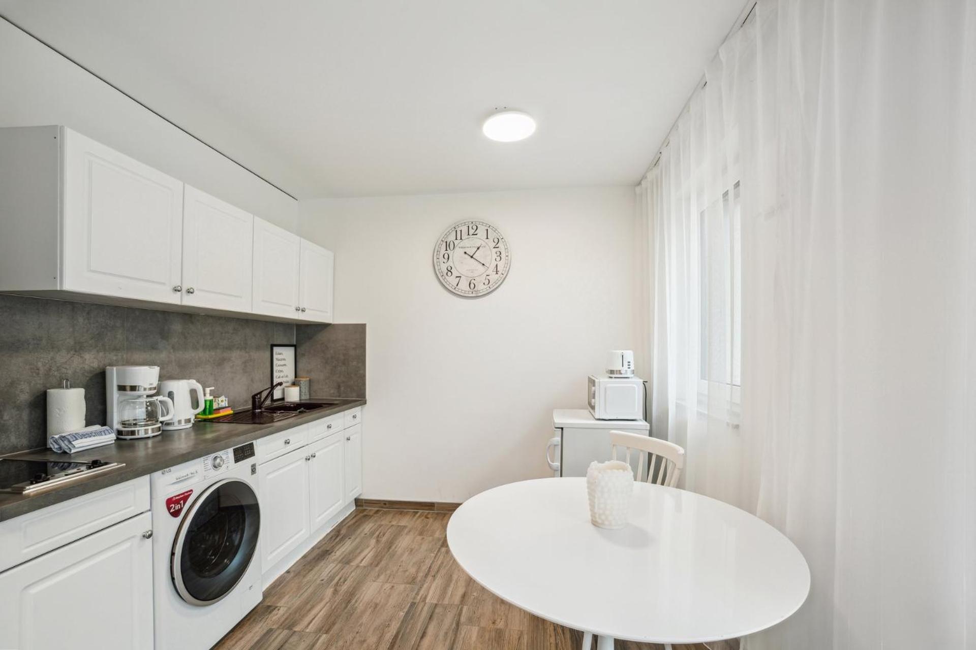 Sali Homes Elegant And Stylish Retreat In Heart Of Bayreuth, Close To River Exterior photo