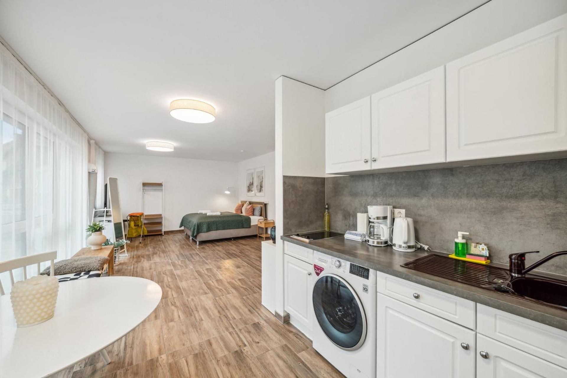 Sali Homes Elegant And Stylish Retreat In Heart Of Bayreuth, Close To River Exterior photo